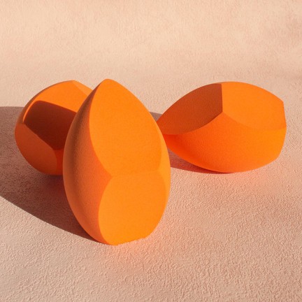 Slanted irregularly shaped makeup sponge