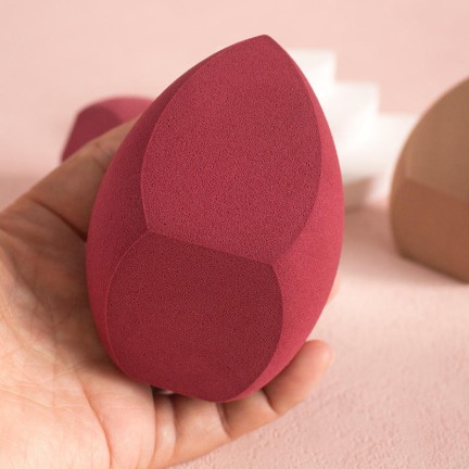 Slanted irregularly shaped makeup sponge