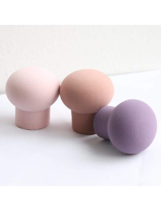 Soft-touch mushroom cloud-like makeup puff