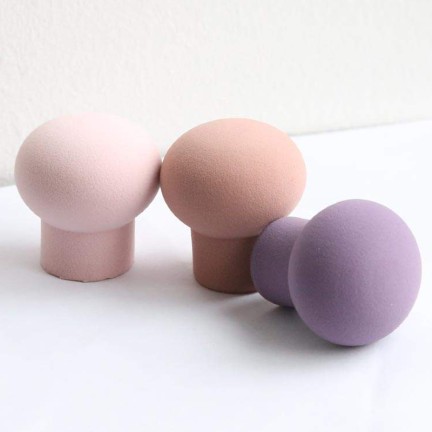 Soft-touch mushroom cloud-like makeup puff