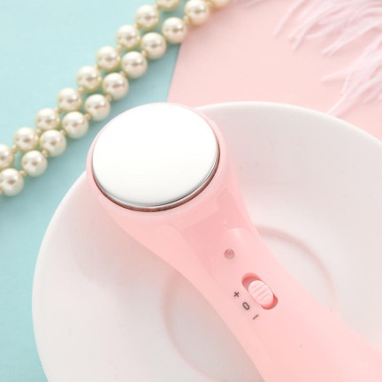 Vibrating silicone facial massager and cleanser