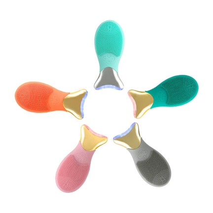 Photon-heated silicone facial cleansing brush