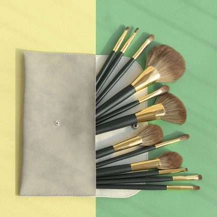 12-piece synthetic wood handle makeup brush set