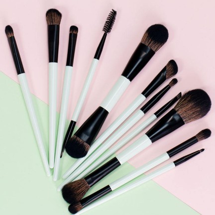 Double-ended nylon contouring makeup brush set