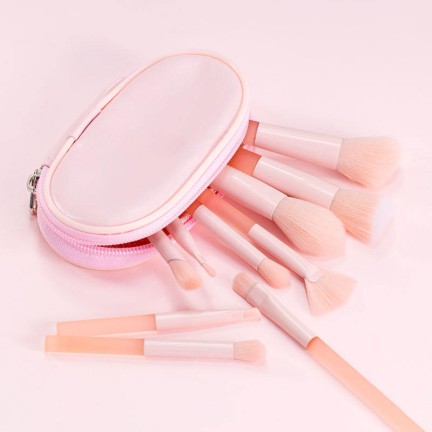 Mini travel makeup brush set