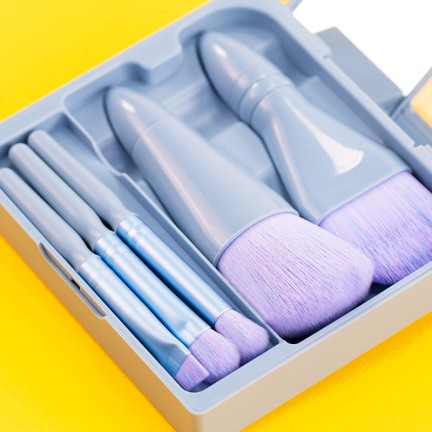 Mini portable foundation, blush and eyeshadow brush set