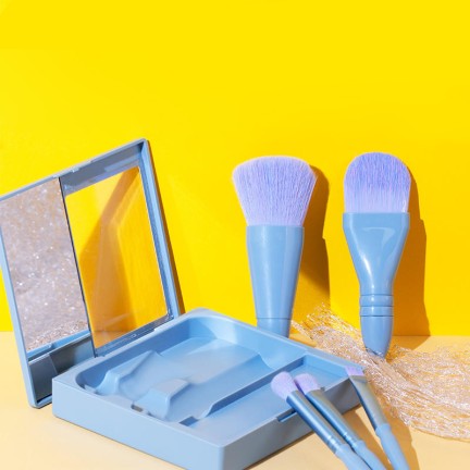 Mini portable foundation, blush and eyeshadow brush set