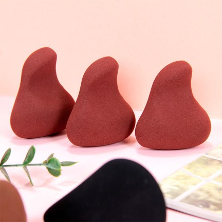 Irregularly slanted teardrop powder puff