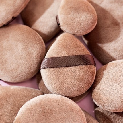 Mini portable teardrop-shaped makeup sponge