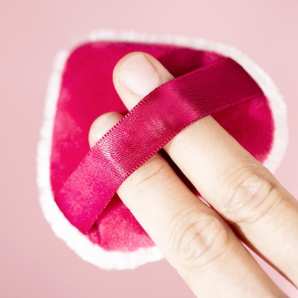 Triangular velvet sponge powder puff