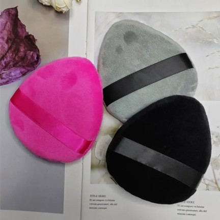 Soft and comfortable teardrop-shaped makeup sponge