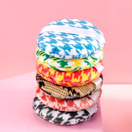 Wedge-shaped cotton ribbon makeup puff