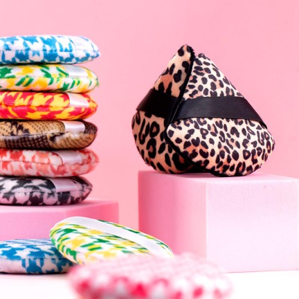 Wedge-shaped cotton ribbon makeup puff