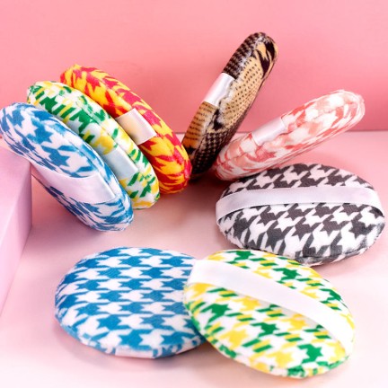 Wedge-shaped cotton ribbon makeup puff