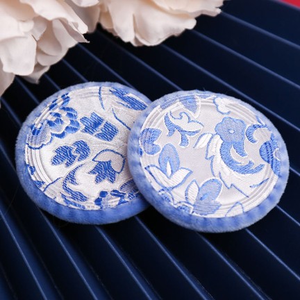 Soft makeup powder puff with embroidered pattern