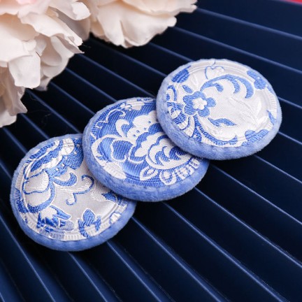 Soft makeup powder puff with embroidered pattern